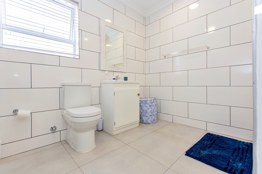 5 Bedroom Property for Sale in Brittania Beach Estate Western Cape